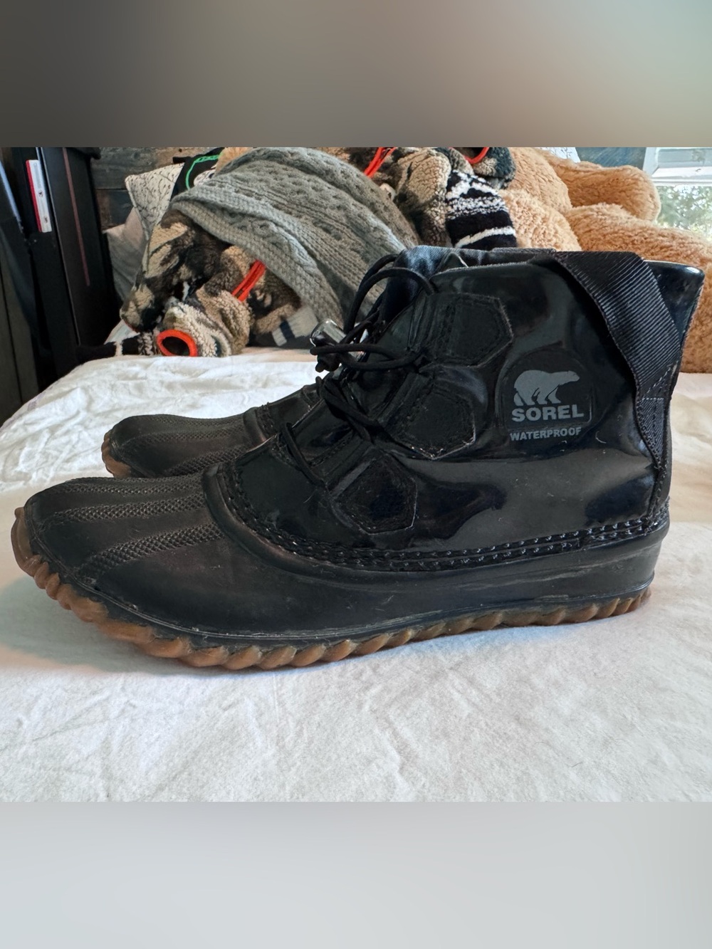 Sorel waterproof boots in patent black size 8 women’s